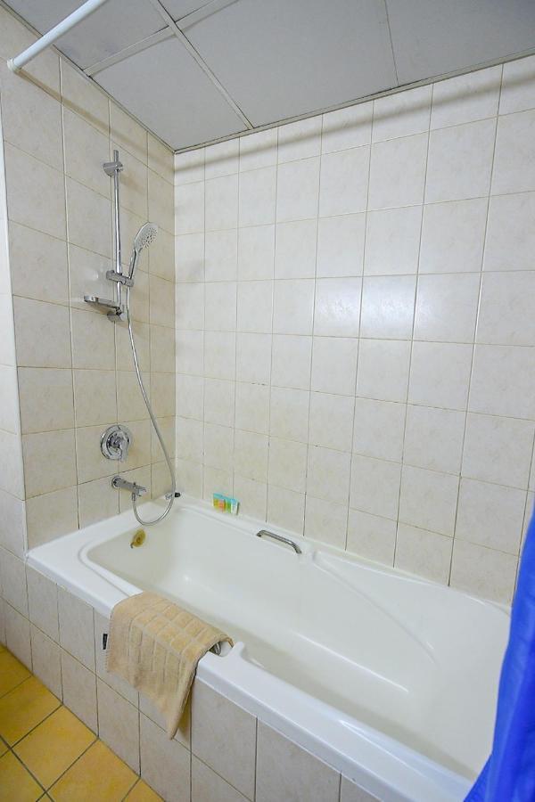 Luxury Escapes - Studio Near Ibn Battuta Mall & Metro - Mog 193 Discovery Gardens ドバイ エクステリア 写真